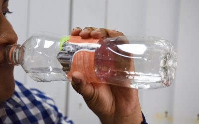 EVITA EL GOLPE DE CALOR INGIRIENDO MÁS AGUA Y NO EXPONIÉNDOTE TIEMPO PROLONGADO AL SOL