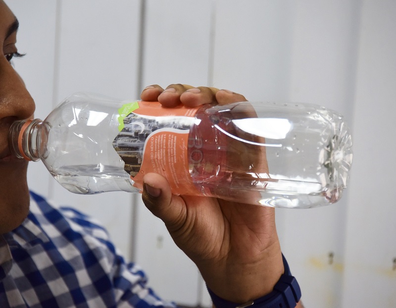 EVITA EL GOLPE DE CALOR INGIRIENDO MÁS AGUA Y NO EXPONIÉNDOTE TIEMPO PROLONGADO AL SOL