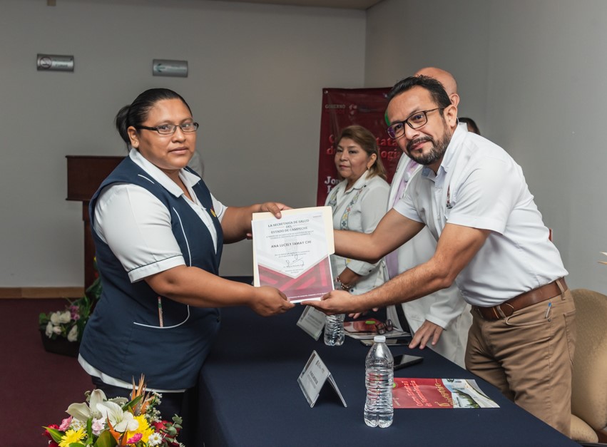 CAPACITAN AL PERSONAL DE ENFERMERÍA CON JORNADA ACADÉMICA DE VACUNACIÓN UNIVERSAL