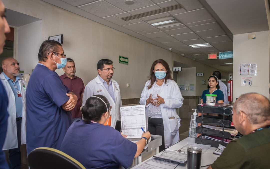 TITULAR DE SALUD REALIZA RECORRIDO POR LAS INSTALACIONES DEL HGE «DR. JAVIER BUENFIL OSORIO»