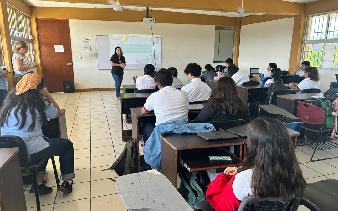 ACERCAN ATENCIÓN DE SALUD SEXUAL Y REPRODUCTIVA PARA ADOLESCENTES A ESTUDIANTES DE LA PREPARATORIA INSTITUTO CAMPECHANO