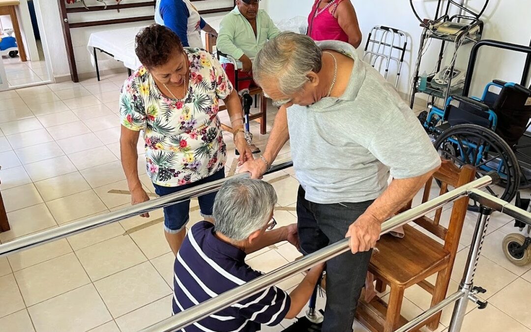 ENTREGAN PROTESIS DE MIEMBROS INFERIORES A PACIENTES DE CALAKMUL, HOPELCHÉN Y CAMPECHE