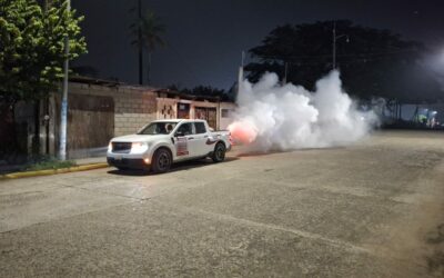 Nebulizan comunidades para erradicar el mosquito transmisor del dengue