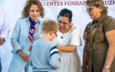 Entregan 231 lentes de Seybaplaya para alumnos con problemas visuales