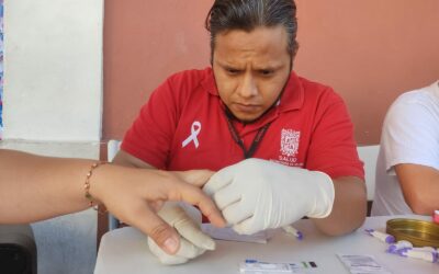 Personal de la Secretaría de Salud, lleva servicios gratuitos de detección de VIH a la población