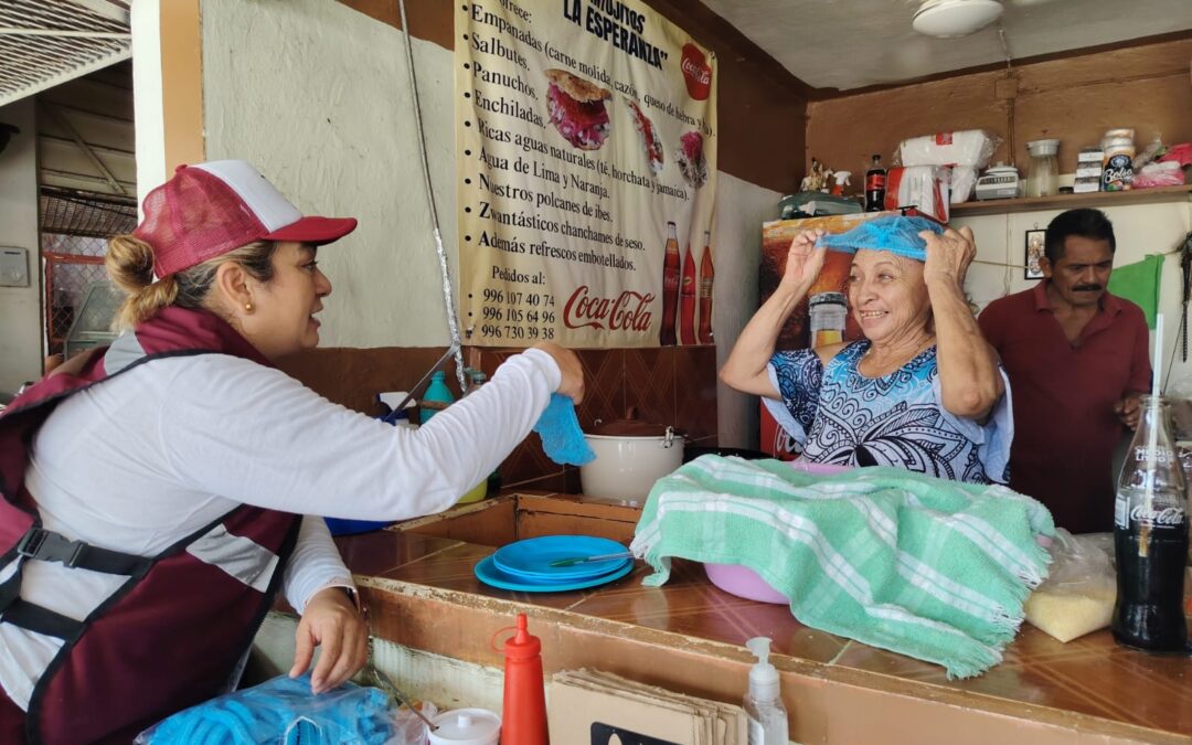 Verificación sanitaria de COPRISCAM en mercado municipal de Calkiní